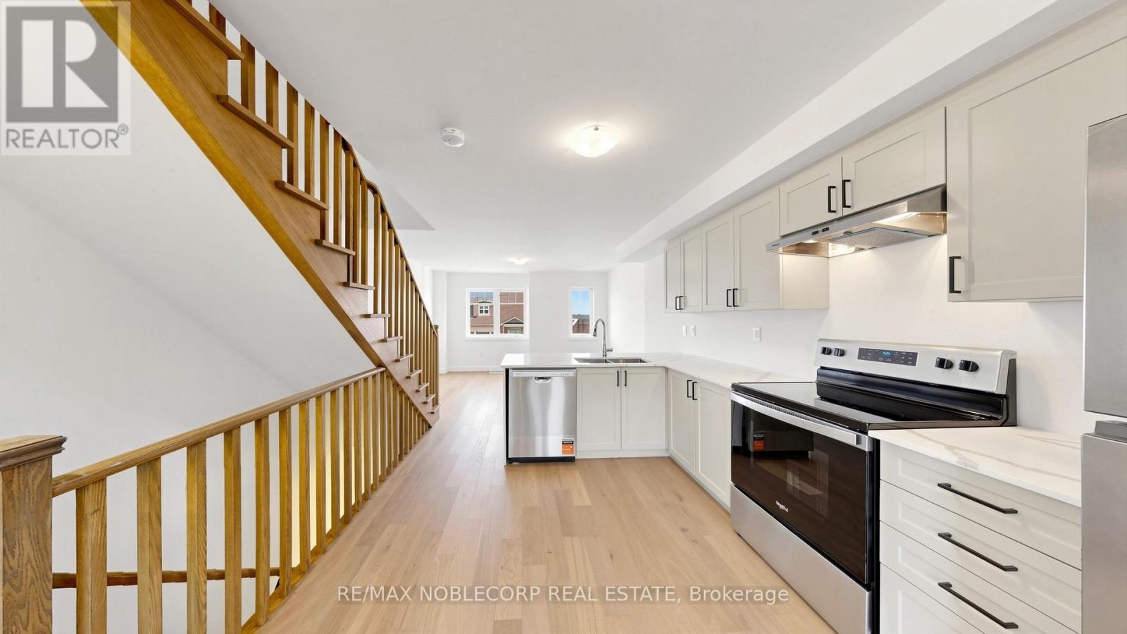 35 Flan Boulevard, Barrie photo 33