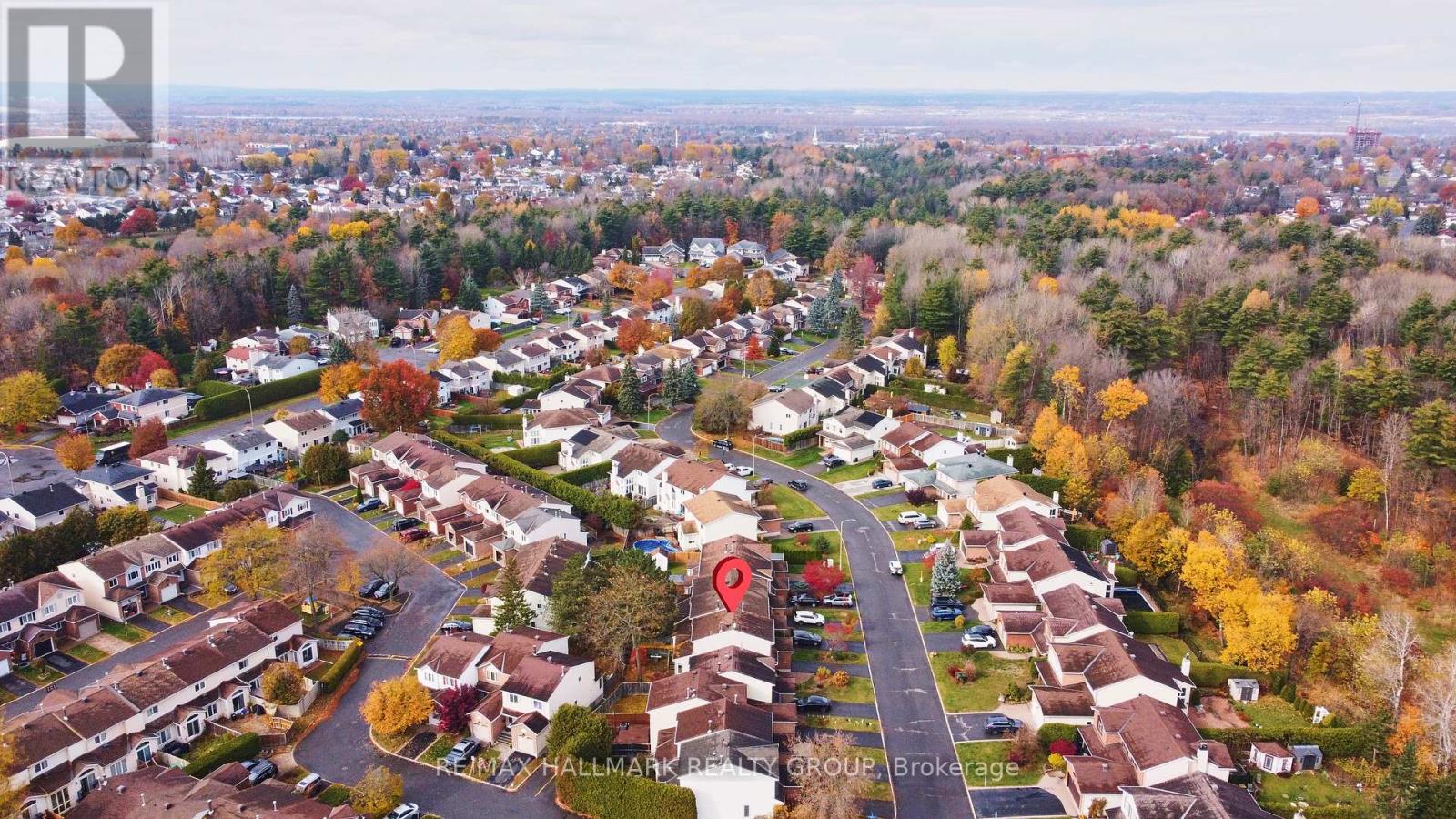 AERIAL | surrounded by ravines & executive homes