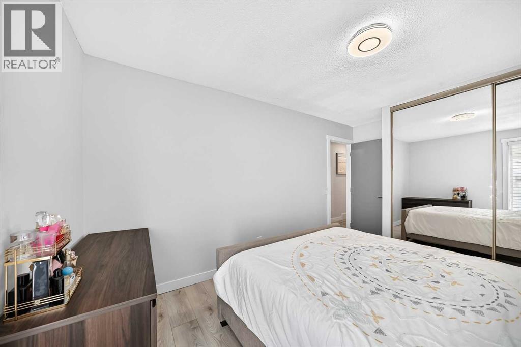 6020 18 Avenue NE, photo 11 of 32