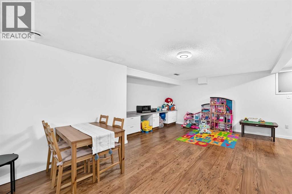 6020 18 Avenue NE, photo 23 of 32