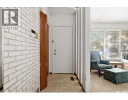 15 Clermont CRESCENT, Regina — photo 2