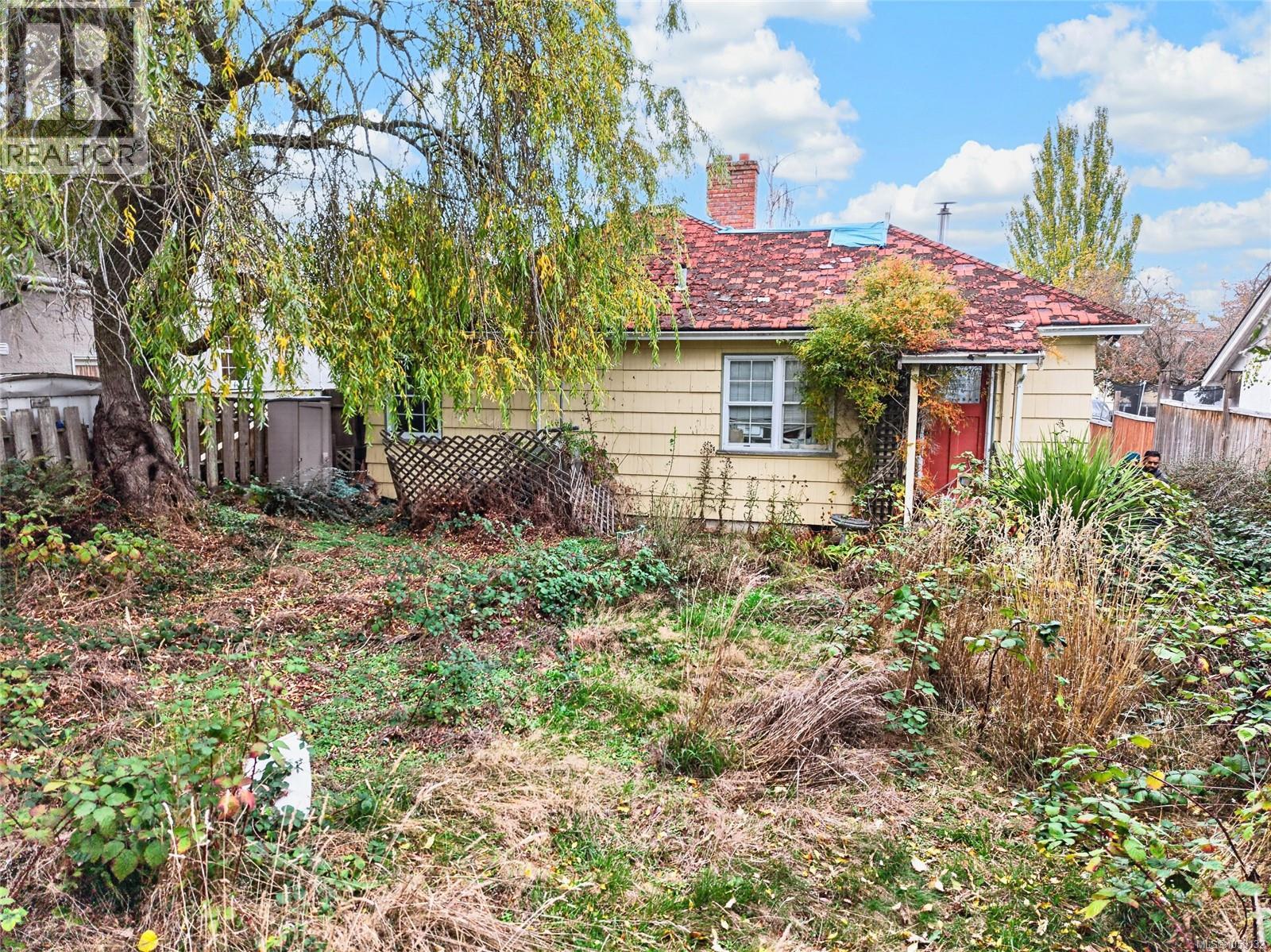  1533 Oakland Avenue, Victoria