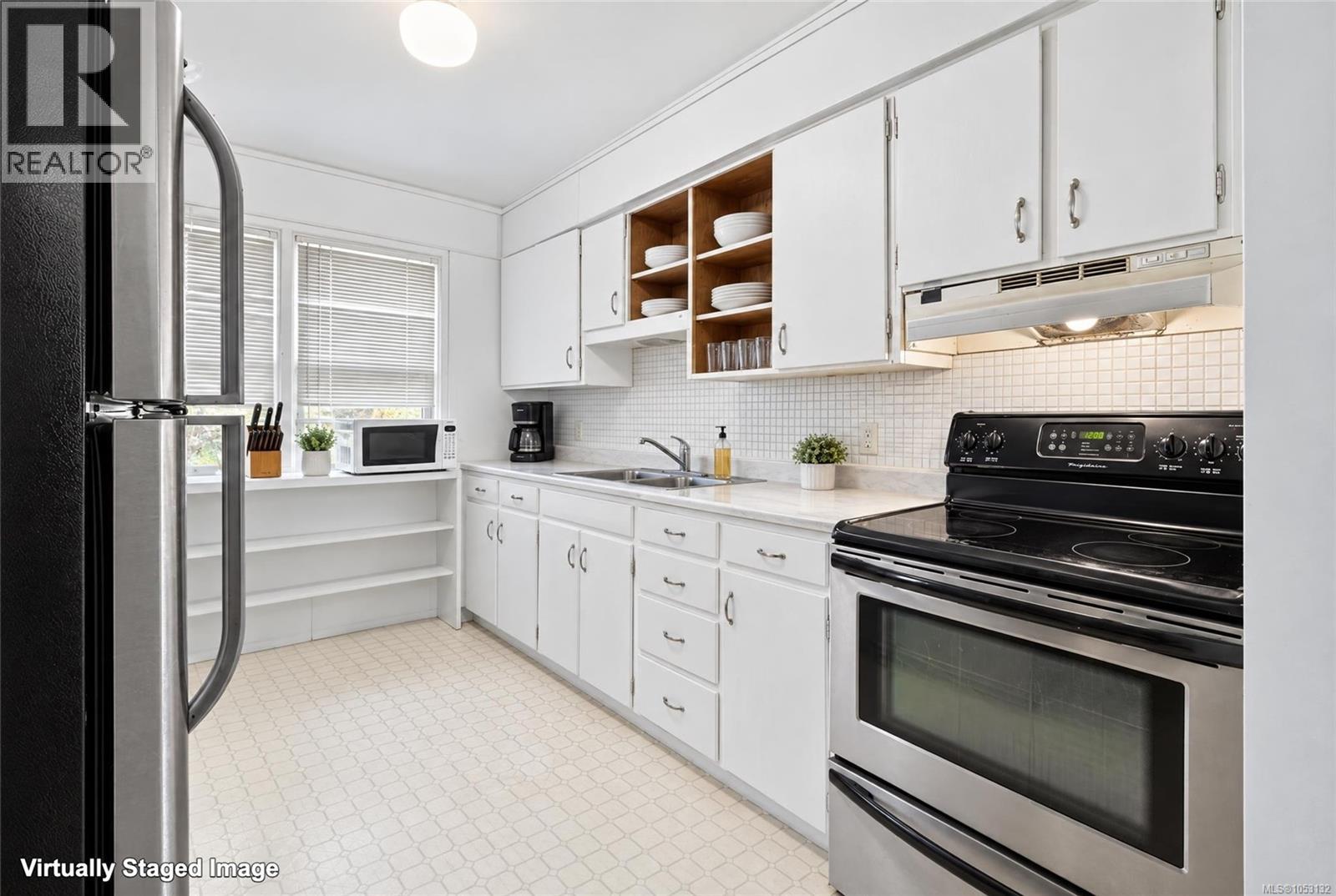 1533 Oakland Avenue, Victoria