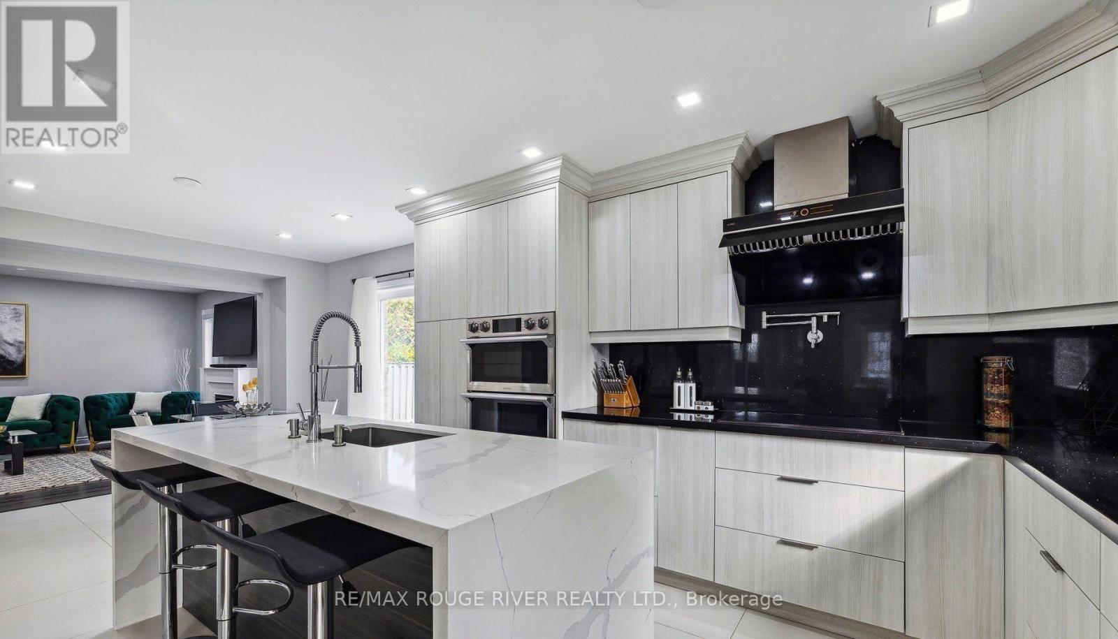 1010 Langford Street, Oshawa, ON photo 4