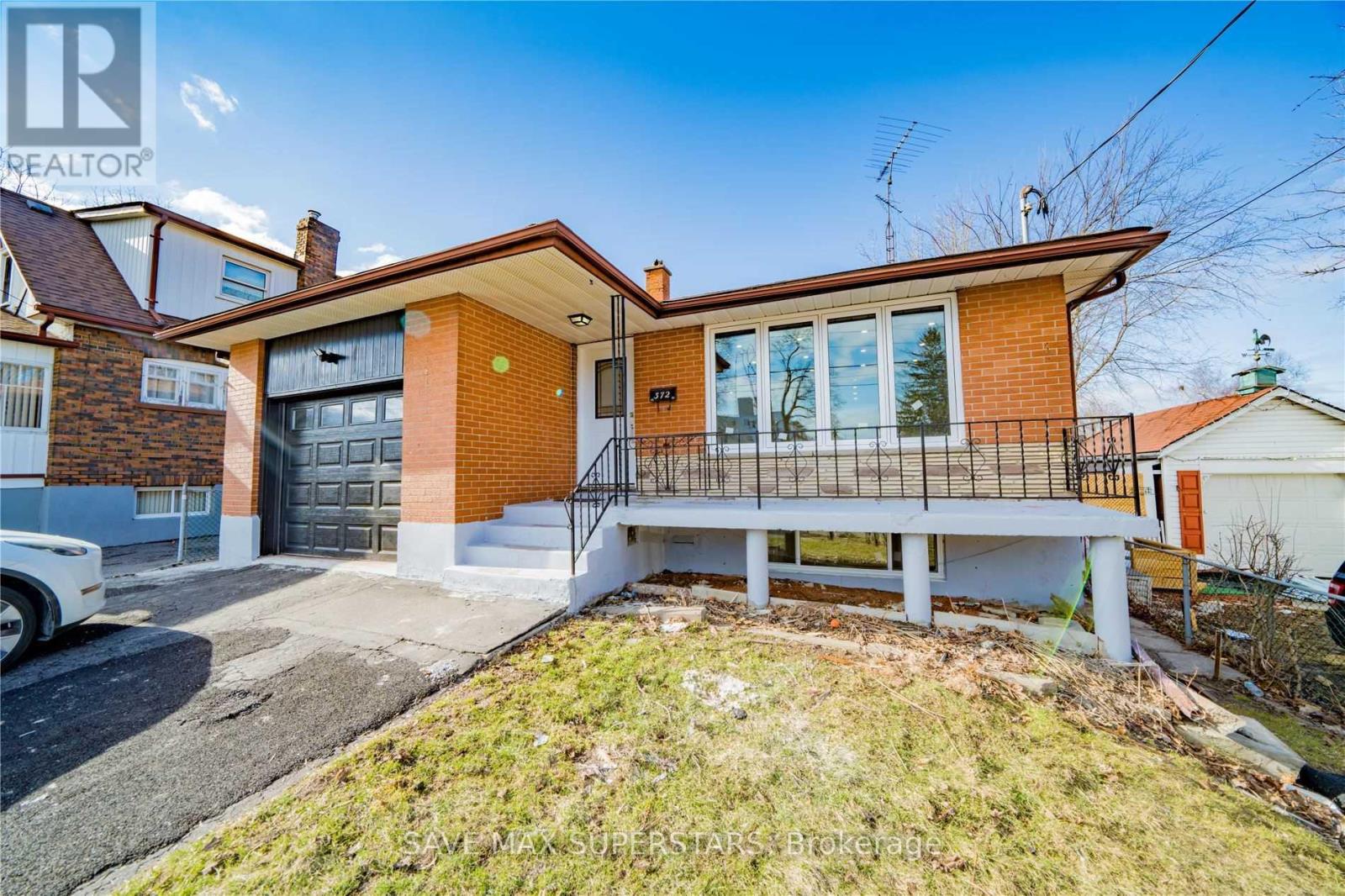 B- 372 Adelaide Avenue, Oshawa, ON photo 1