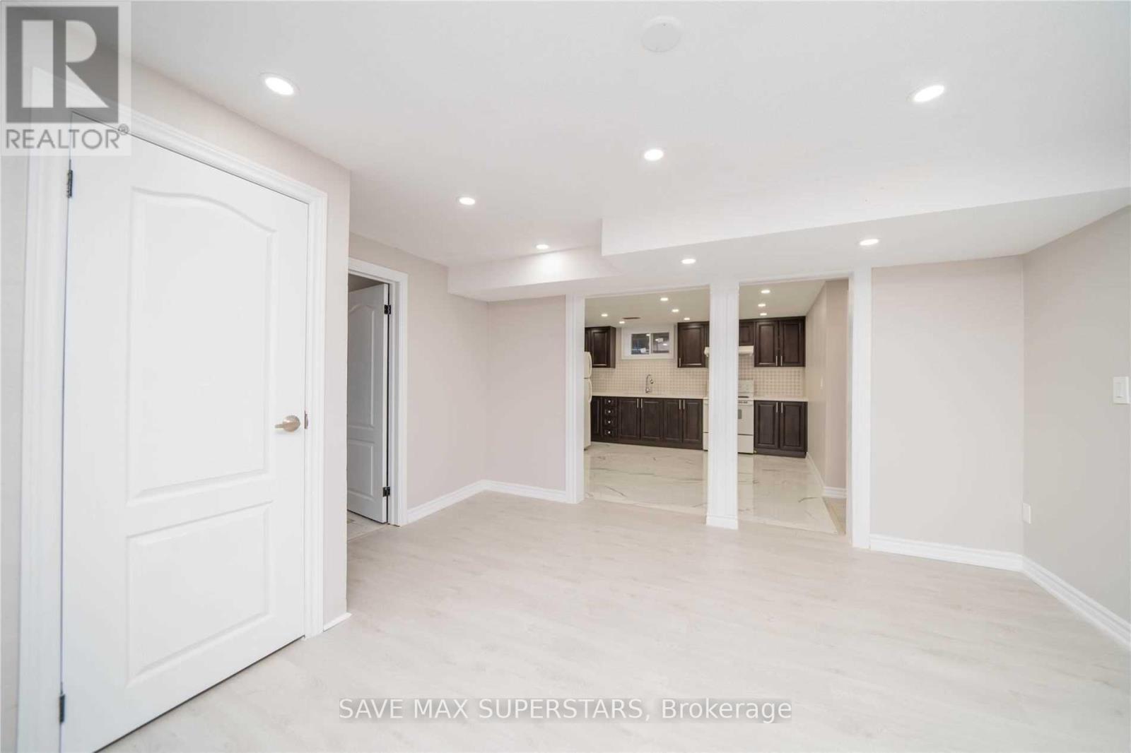 B- 372 Adelaide Avenue, Oshawa, ON photo 6