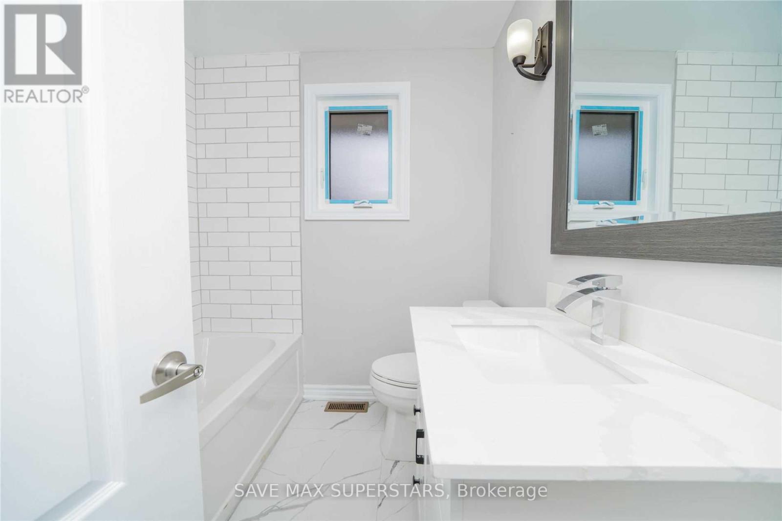 B- 372 Adelaide Avenue, Oshawa, ON photo 7