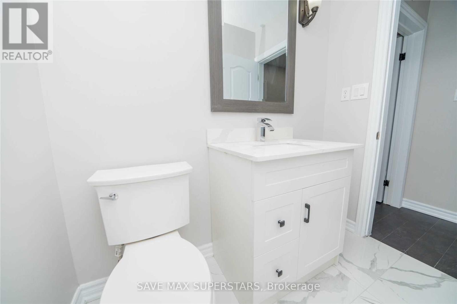 B- 372 Adelaide Avenue, Oshawa, ON photo 9