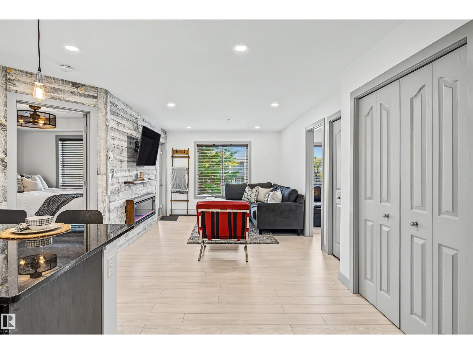 Property photograph 6 for MLS E4512476