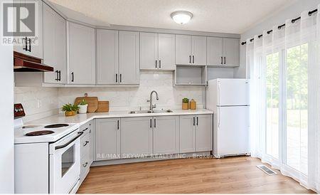 33 CAMBERLEY CRESCENT, Brampton (Brampton North) — photo 4