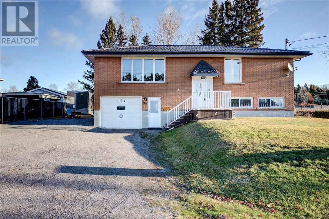 102 Paquette Street, Azilda — photo 2