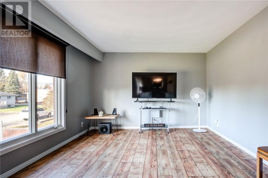 102 Paquette Street, Azilda — photo 3