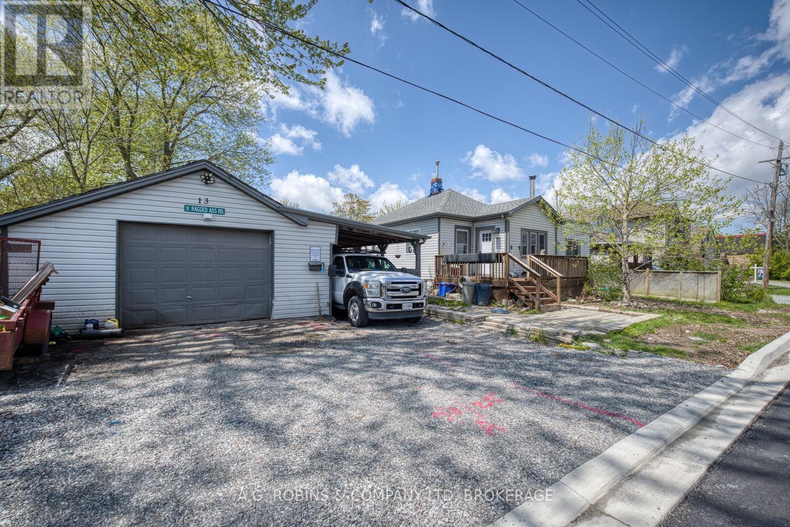 13 PATRICIA AVENUE, Welland (N. Welland)