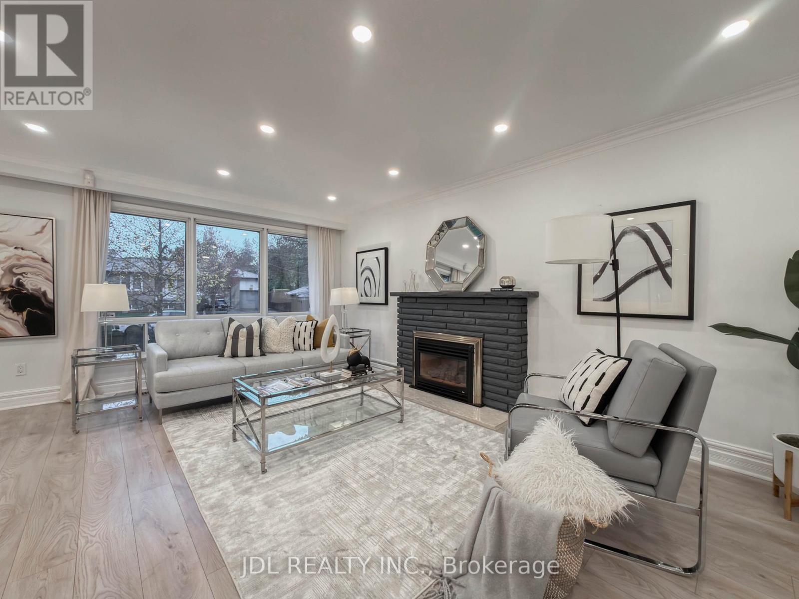 50 SILVERVIEW DRIVE - 19