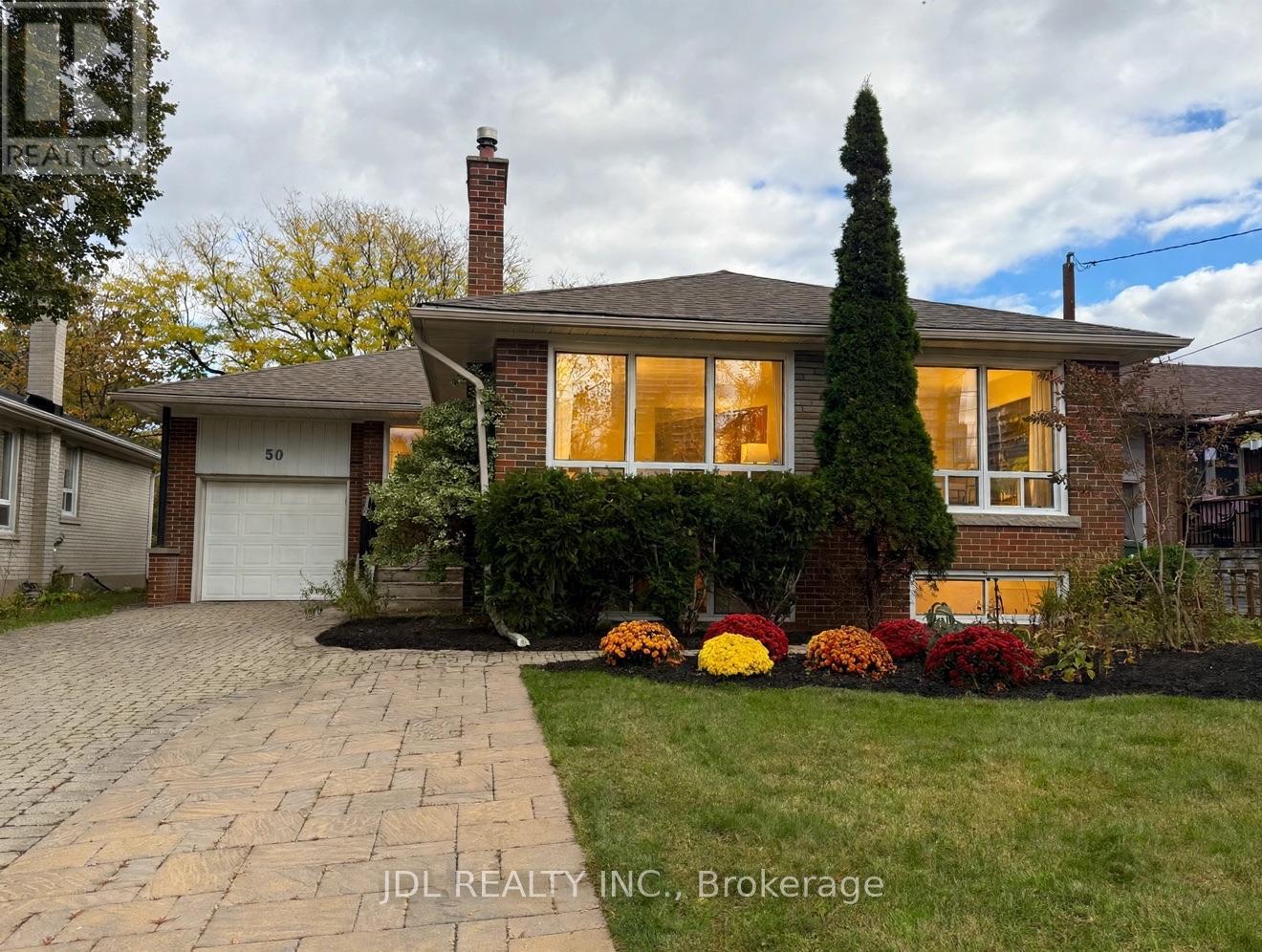 50 SILVERVIEW DRIVE, Toronto (Newtonbrook East) — photo 2