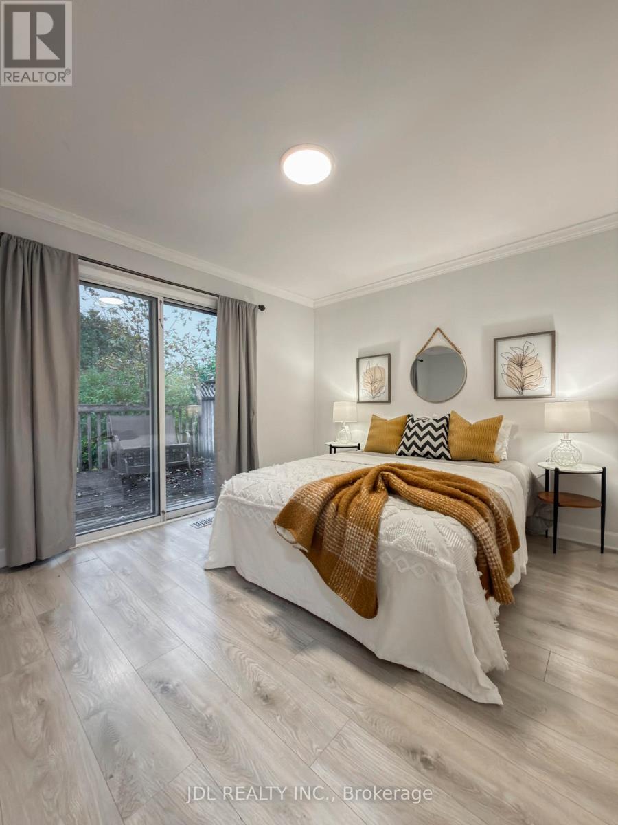 50 SILVERVIEW DRIVE - 32