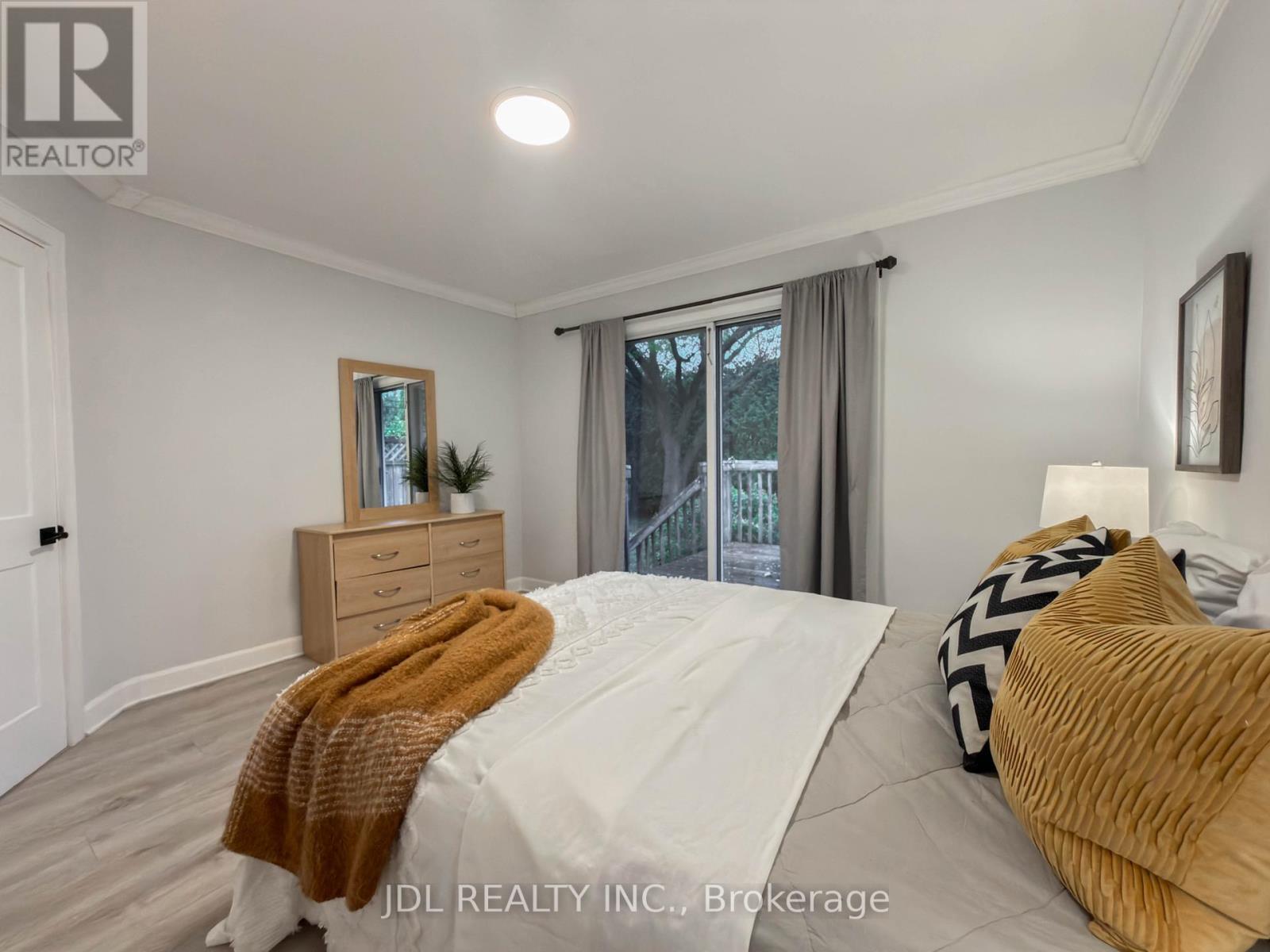 50 SILVERVIEW DRIVE - 33