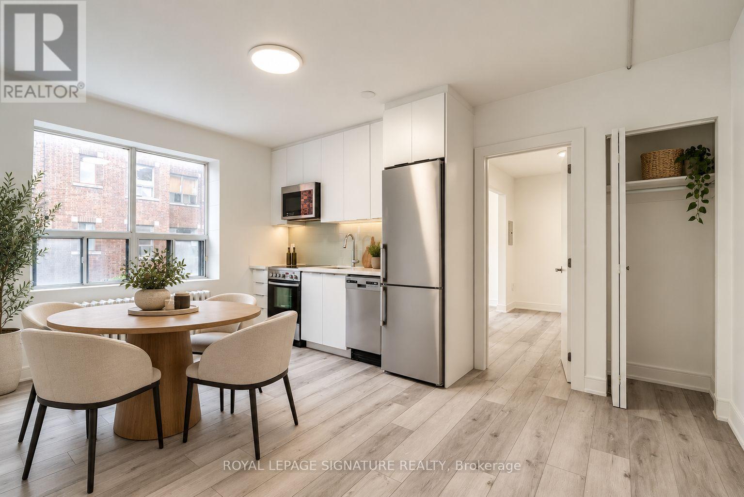 B12 - 231 VAUGHAN ROAD, Toronto (Humewood-Cedarvale)