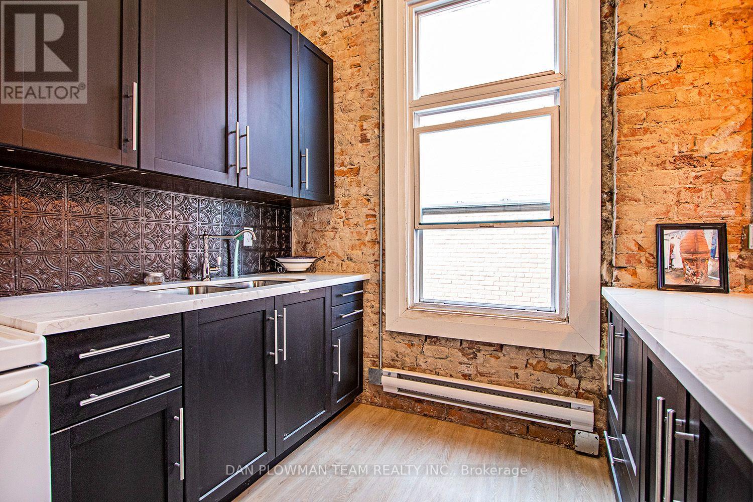 8 Simcoe Street North, Oshawa, ON photo 7