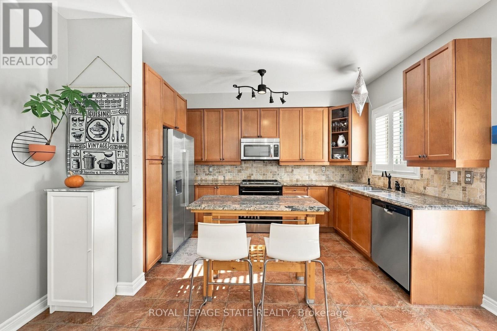 79 LIVINGSTONE DRIVE - 22