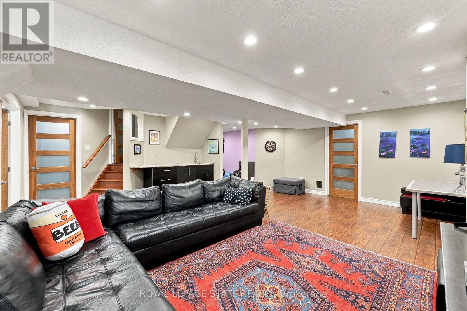 79 LIVINGSTONE DRIVE - 41