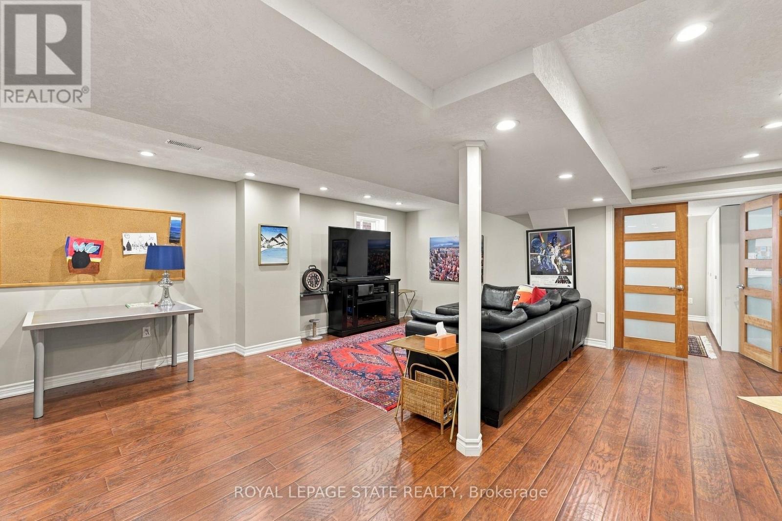 79 LIVINGSTONE DRIVE - 43
