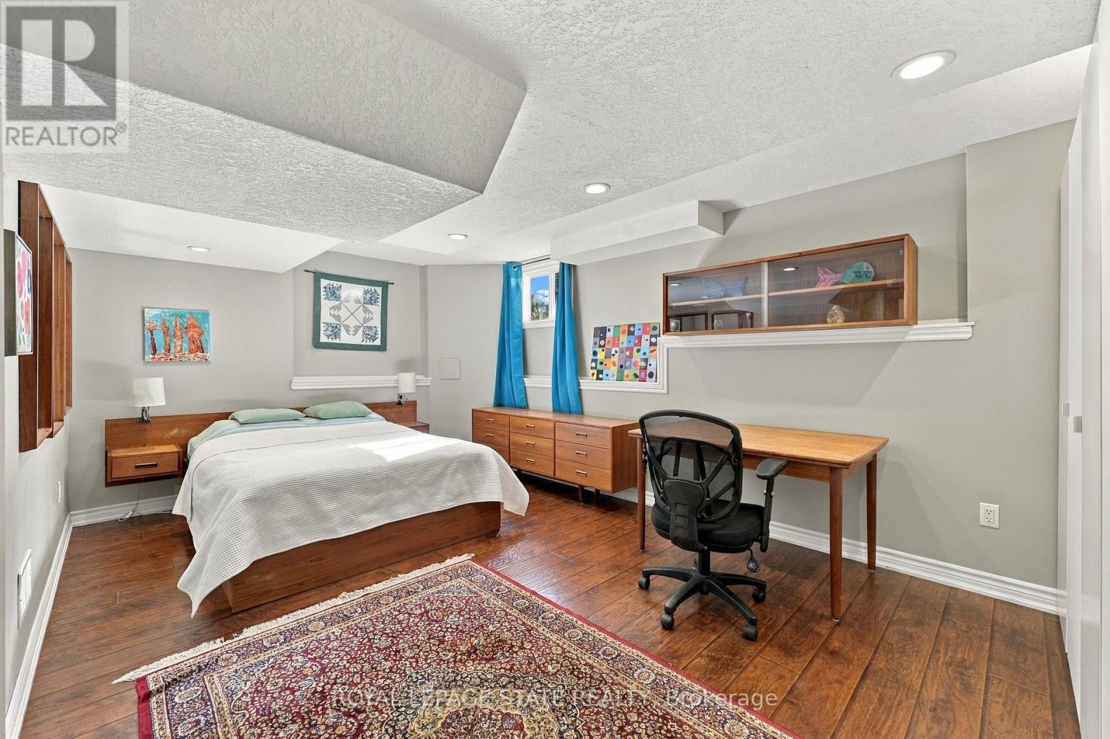 79 LIVINGSTONE DRIVE - 44