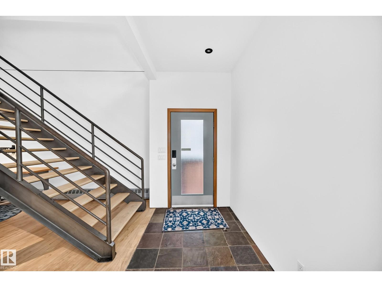 9318 109 AV NW, Edmonton