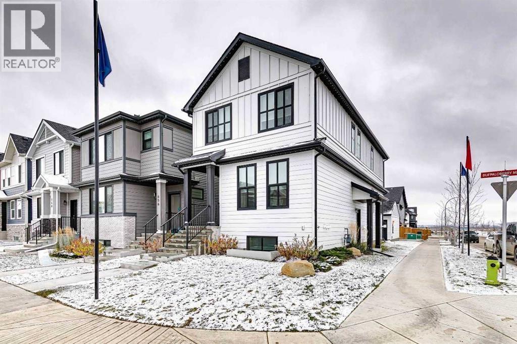 652 Buffaloberry Manor SE