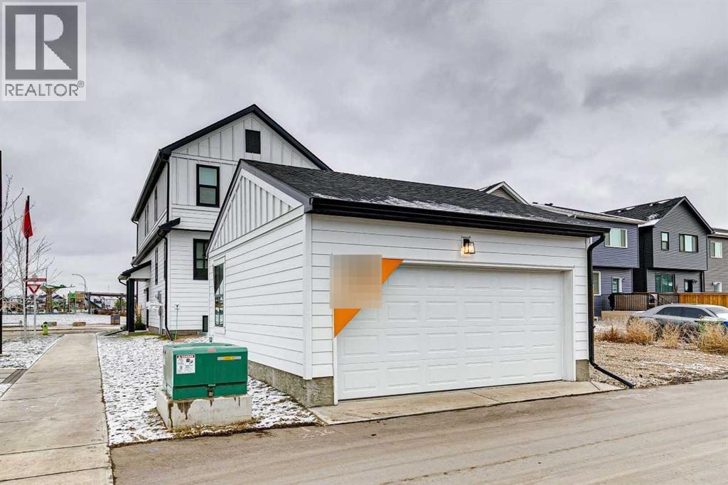 652 Buffaloberry Manor SE