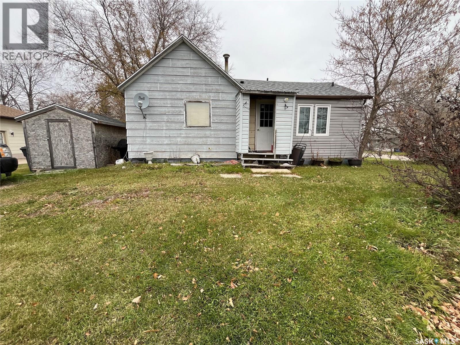 2 Railway AVENUE, Redvers