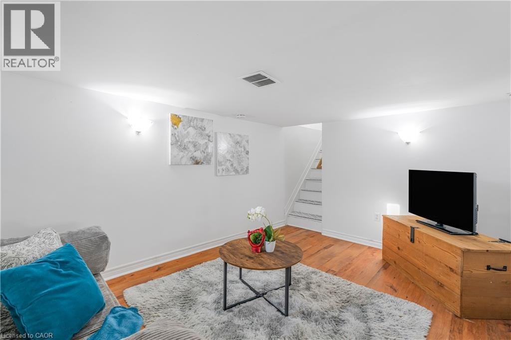 35 DOUGLAS Avenue, Hamilton — photo 12