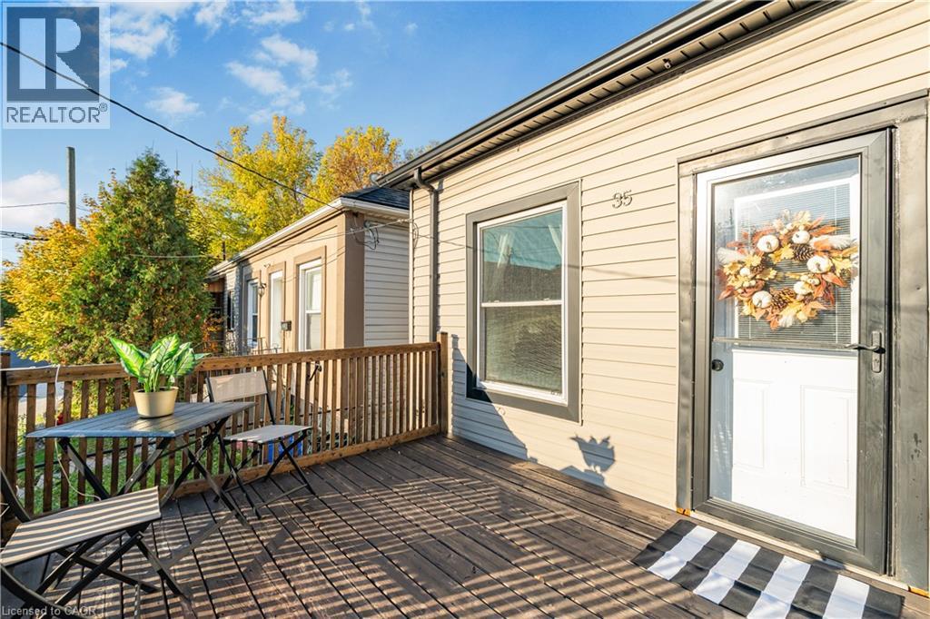 35 DOUGLAS Avenue, Hamilton — photo 2