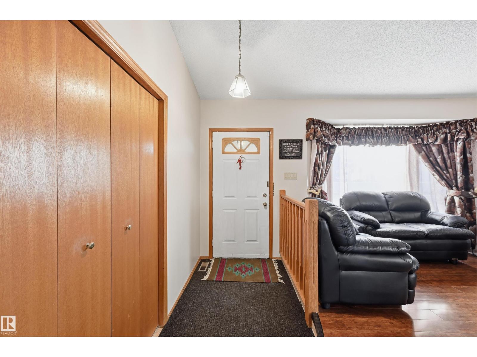 6308 152C Avenue NW, photo 2
