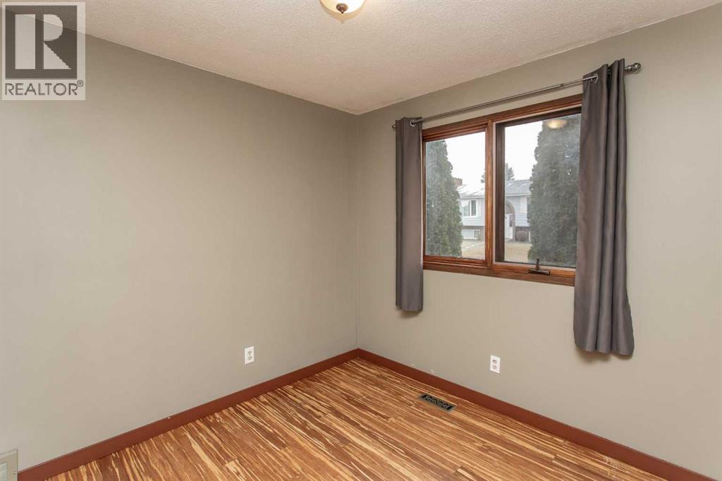 Listing photo – 11 Odell Green, Red Deer