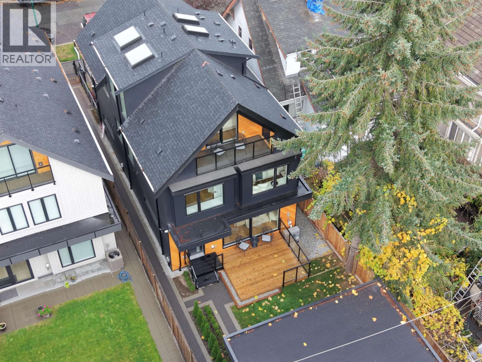 Photo 25 of 2 950 W 17TH AVENUE