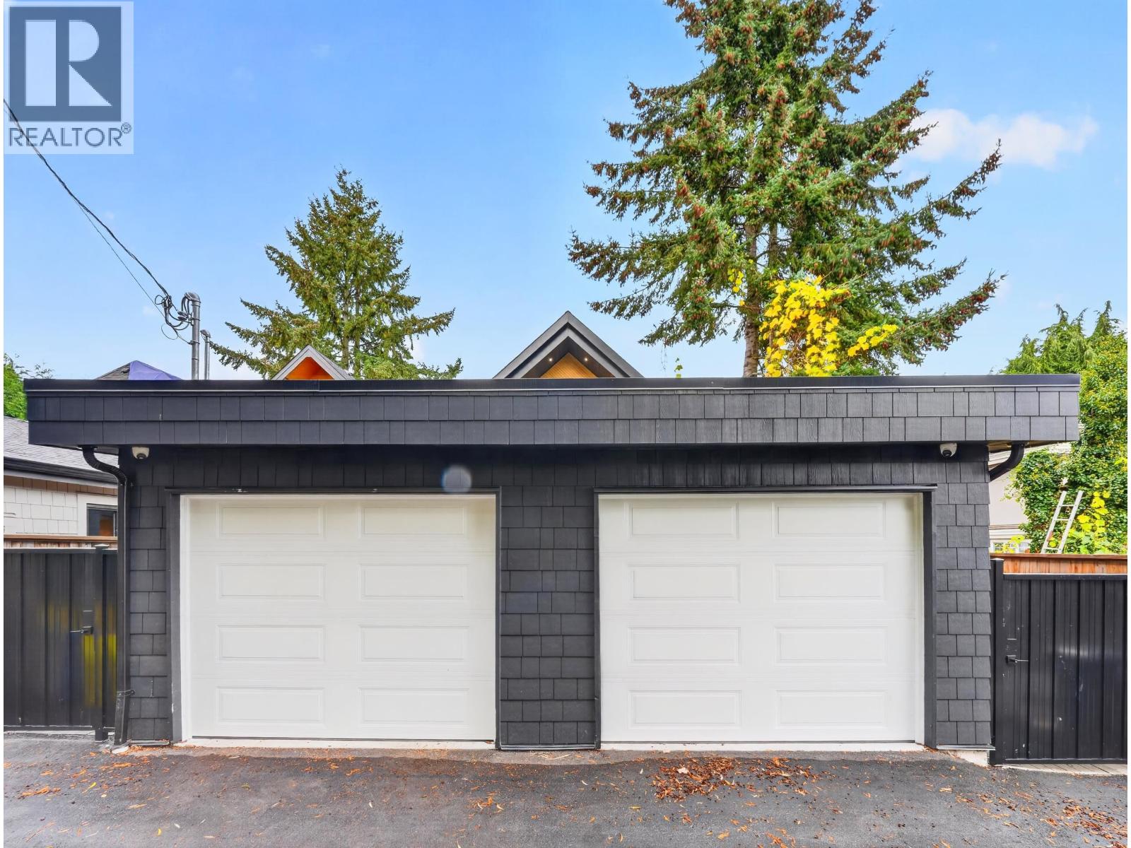 Photo 22 of 2 950 W 17TH AVENUE