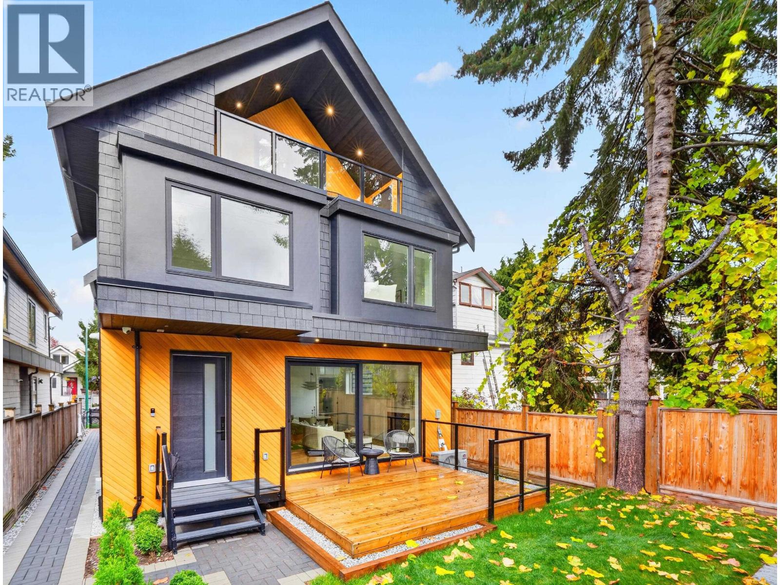 Photo 2 of 2 950 W 17TH AVENUE