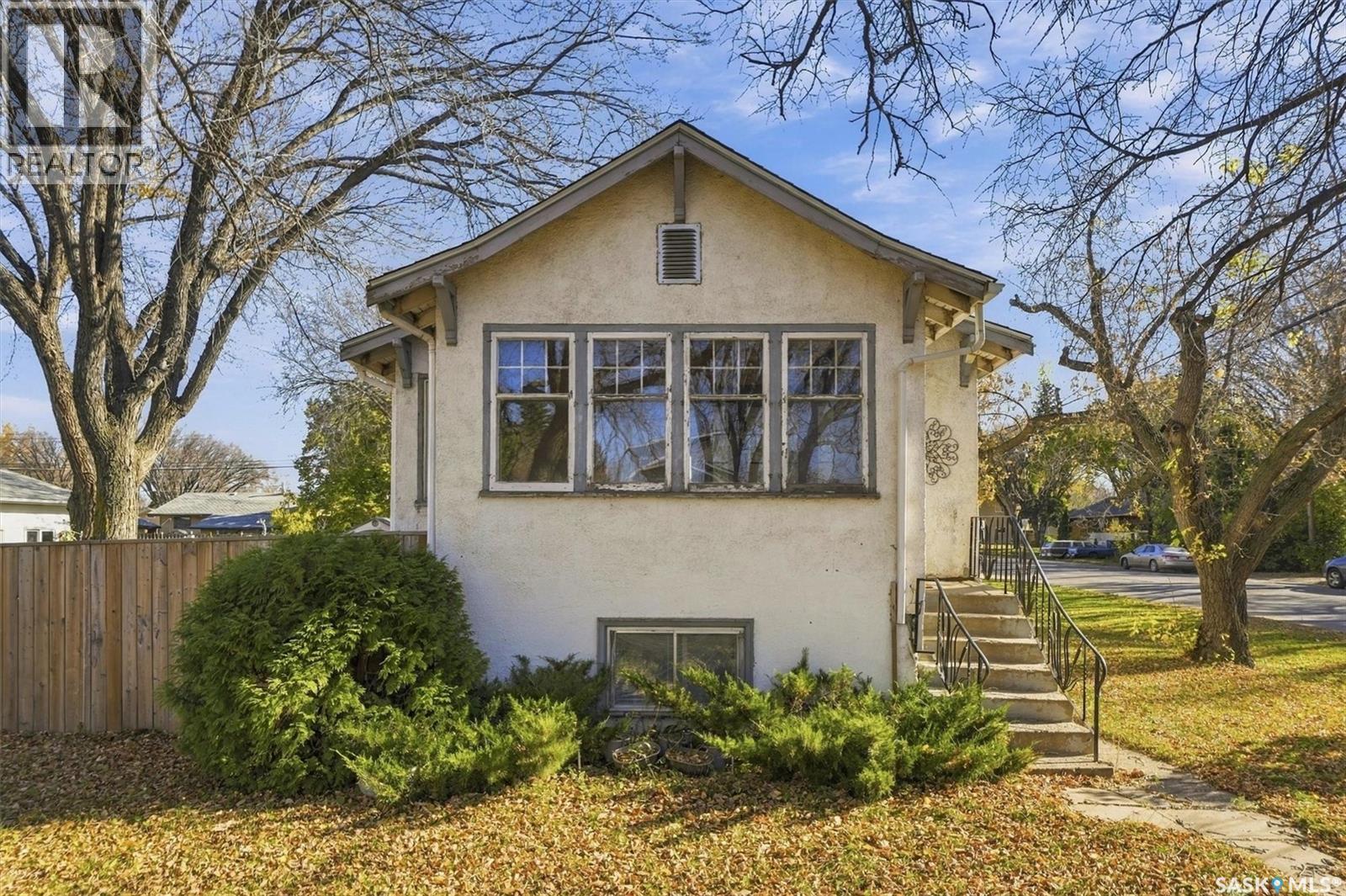 1702 E AVENUE N, Saskatoon