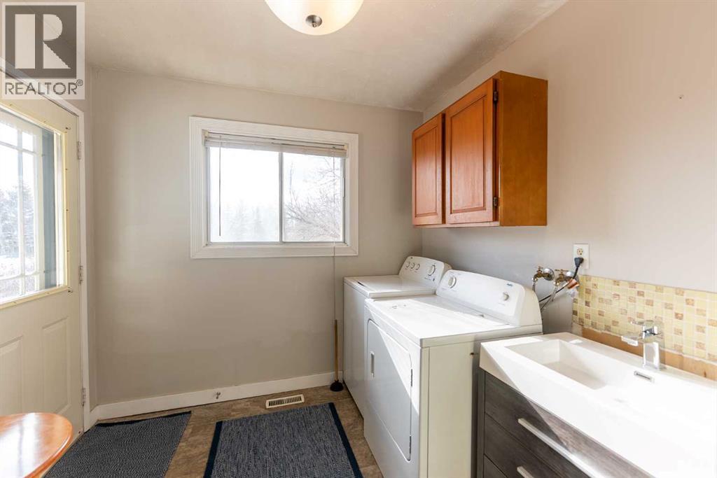 Listing photo – 5051 56 Street, Innisfail