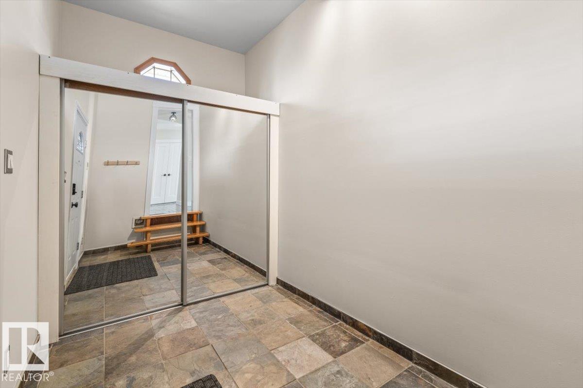 8907 136 Avenue NW, photo 2