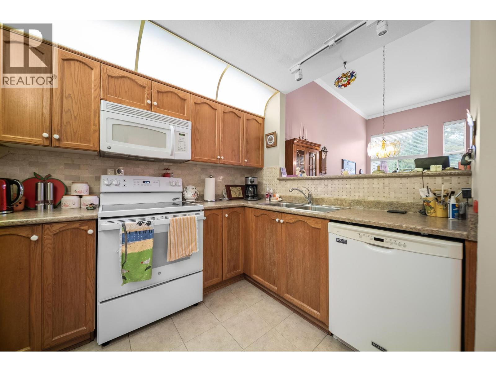 Photo 3 of 510 11605 227TH STREET