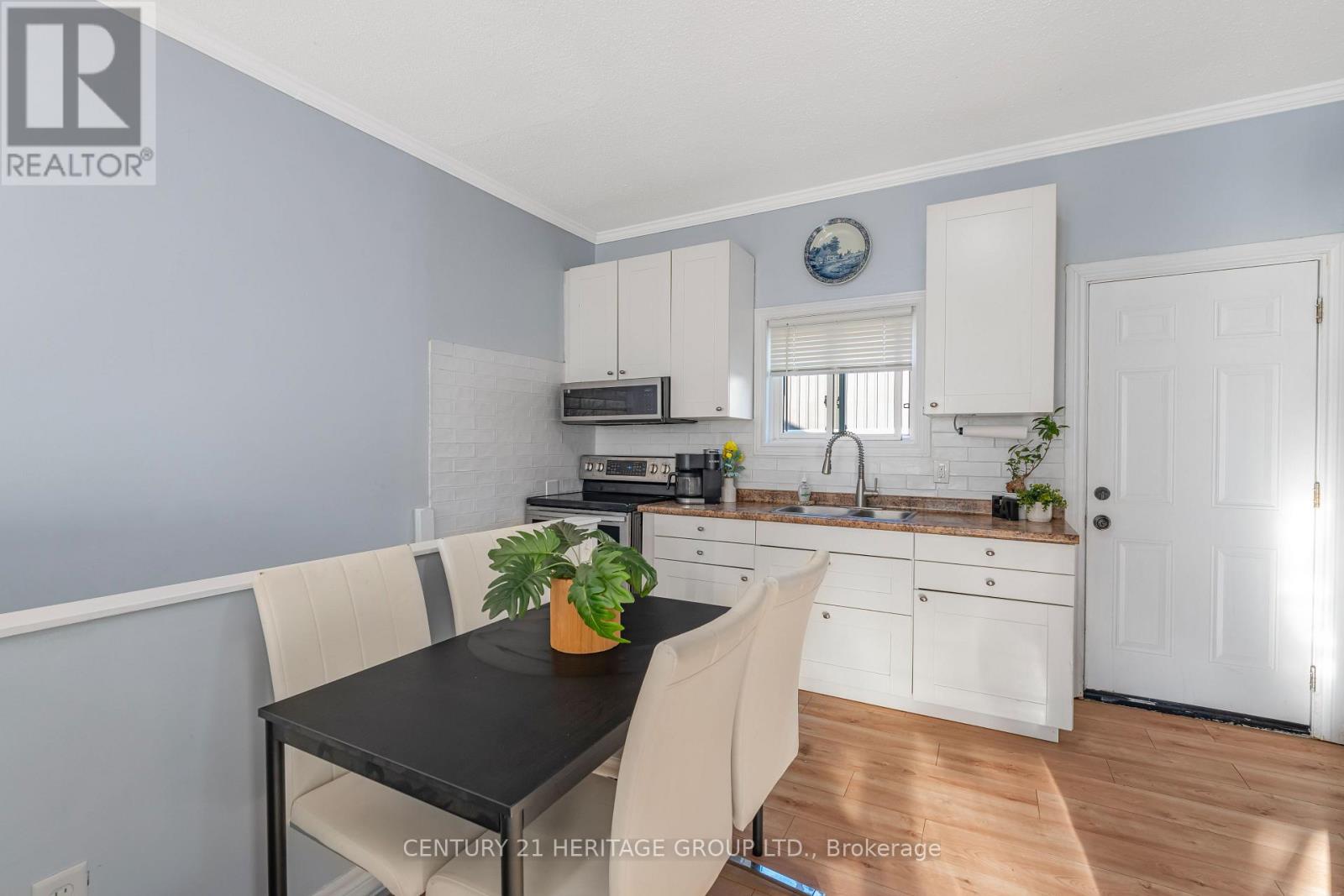 35 DOUGLAS AVENUE, Hamilton (North End) — photo 7