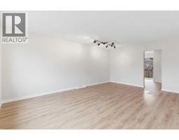 2111 5 Avenue NW, Calgary — photo 4
