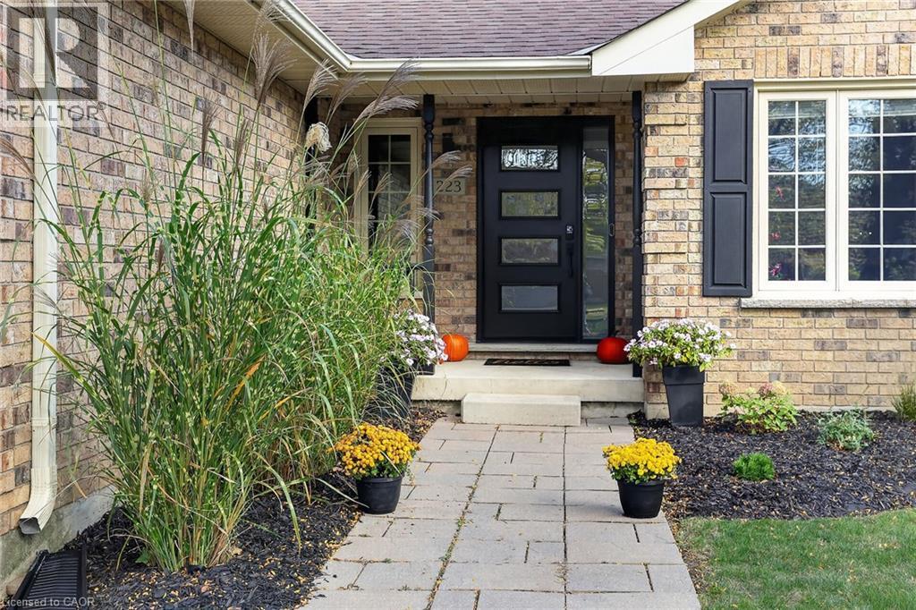 223 STAGECOACH Drive, Hamilton — photo 4