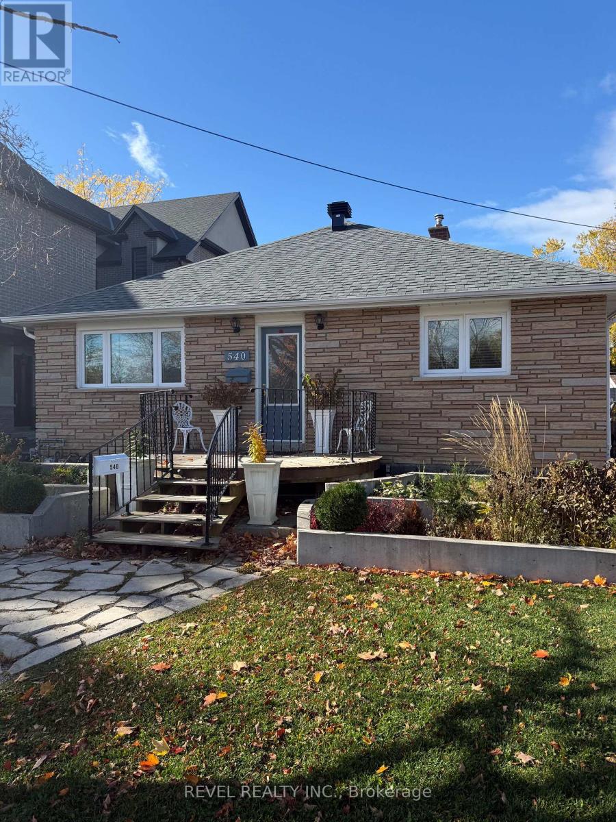 540 West Shore Boulevard, Pickering, ON photo 1