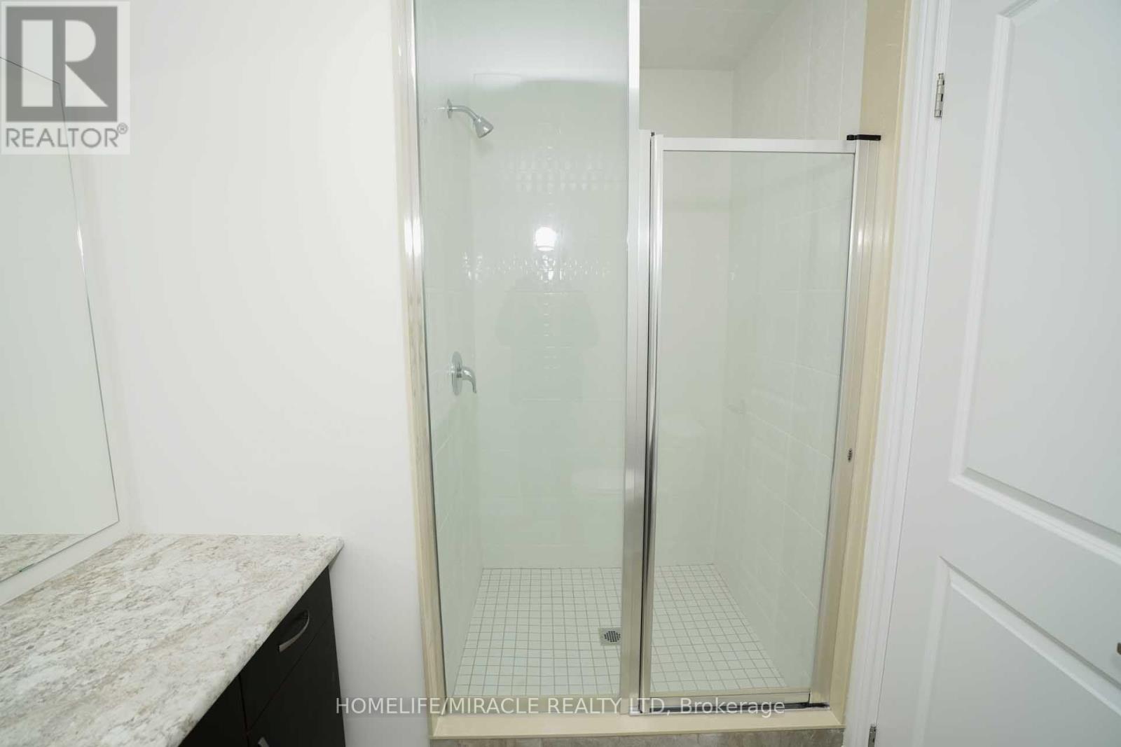 Upper-7 Ludlow Drive, Barrie photo 24