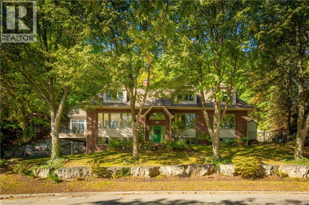 139 OAKLANDS PARK Court, Burlington — photo 2