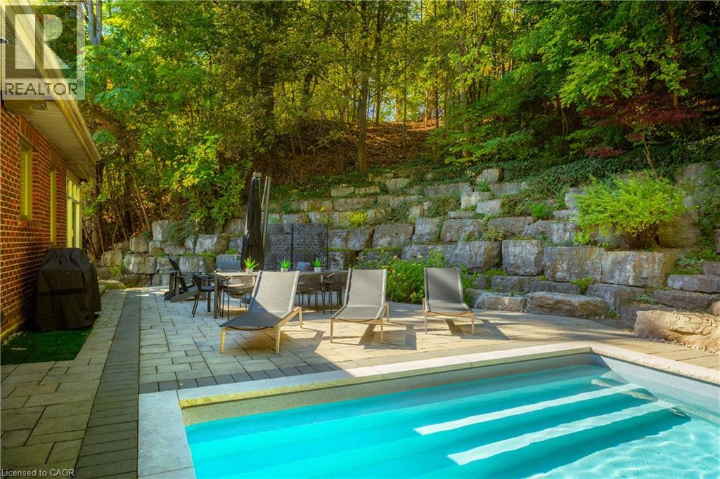 139 OAKLANDS PARK Court, Burlington — photo 8