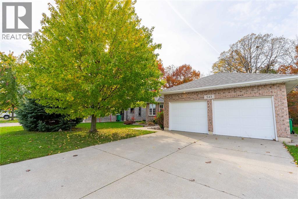 543 Country View DRIVE, Petrolia — photo 2